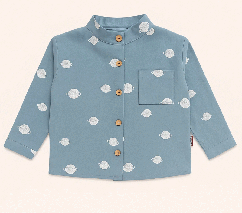 niebieska-koszula-w-planety-1 niebieska koszula w planety